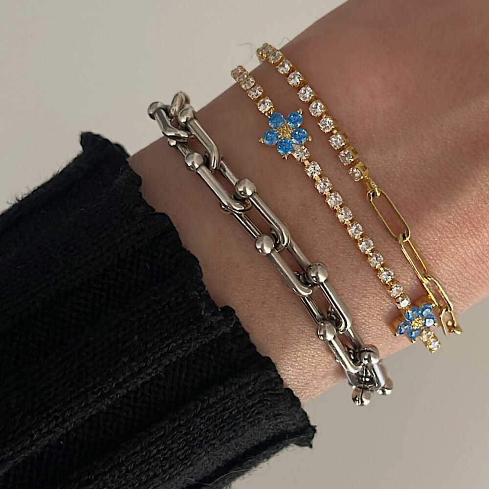 Daisy Flower Gold Dainty Tennis Bracelet (Baby Blue Flower)